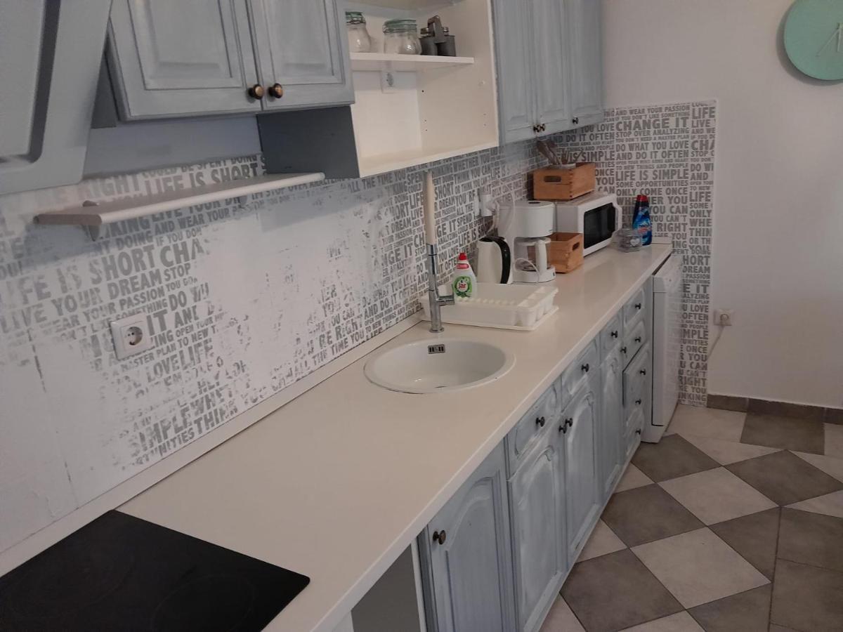 Apartmani Aneri Vir Exterior foto